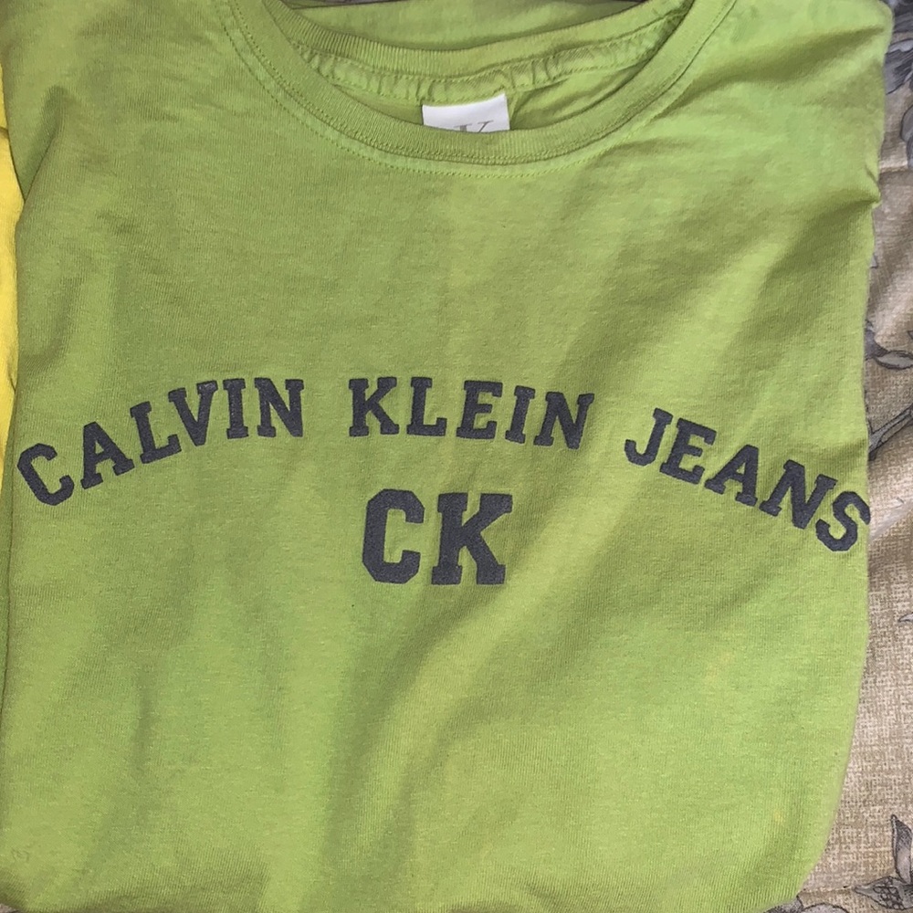 Green short sleeve T-shirt siz